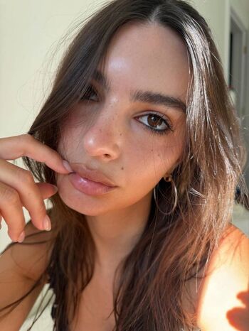 Full leaked Emily ratajkowski private photo