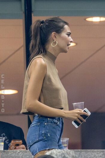 Emily Ratajkowski