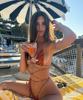 Full leaked Emily ratajkowski page private photo