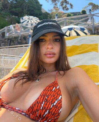 Full leaked Emily ratajkowski page private photo