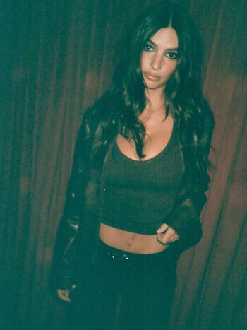 Full leaked Emily ratajkowski private photo