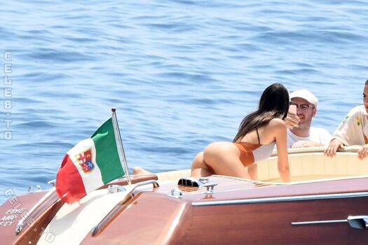 Emily Ratajkowski