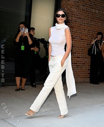 Full leaked Emily ratajkowski page private photo