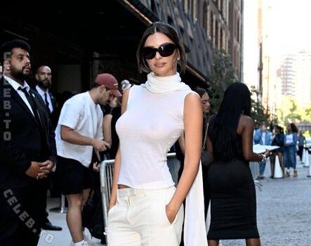 Full leaked Emily ratajkowski page private photo