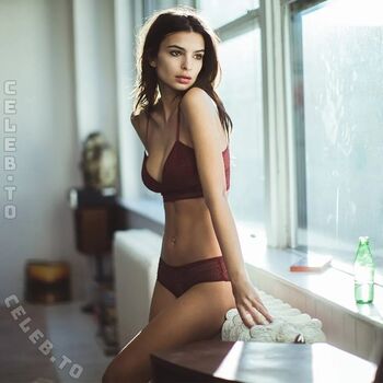 Full leaked Emily ratajkowski page private photo