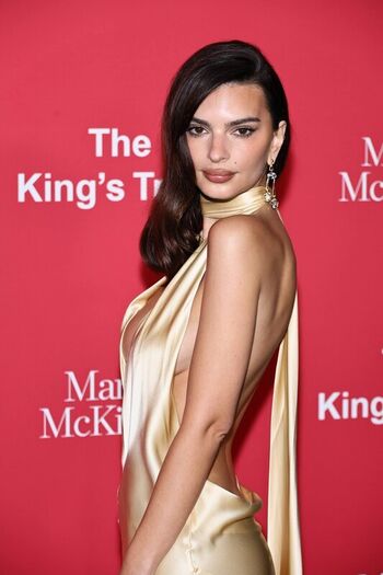 Full leaked Emily ratajkowski private photo