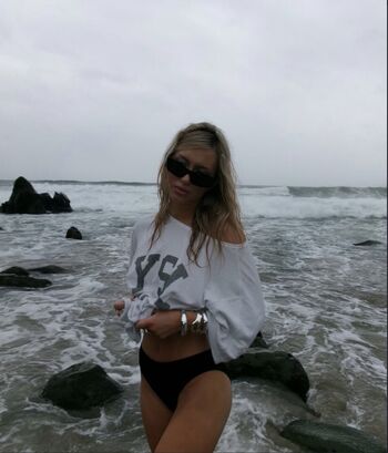 Full leaked Emily roman page private onlyfans photo