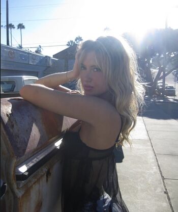 Full leaked Emily roman page private onlyfans photo