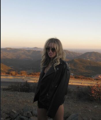 Full leaked Emily roman page private onlyfans photo