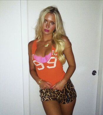 Full leaked Emily roman private photo