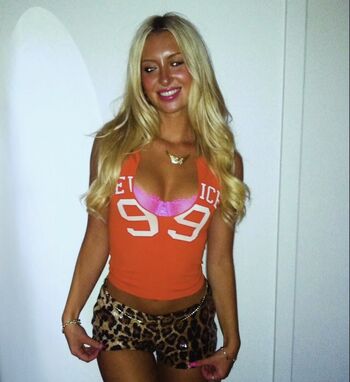 Full leaked Emily roman private photo