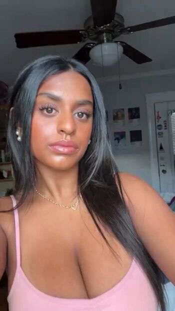 Full leaked Emily santttt private photo