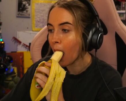 Full leaked Emilycc private onlyfans photo