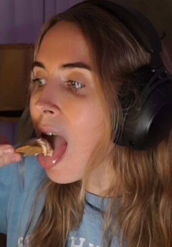 Full leaked Emilycc private onlyfans photo