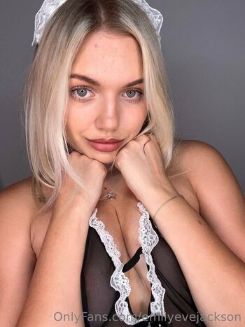 Full leaked Emilyevejackson private photo