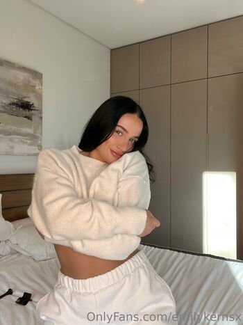 Full leaked Emilykernsx private photo