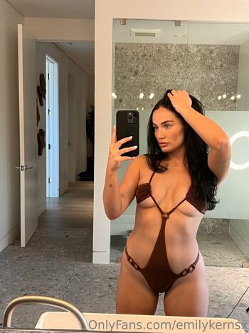Full leaked Emilykernsx private photo
