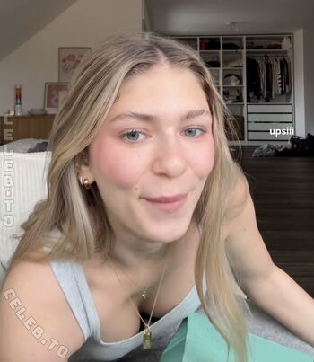 Full leaked Emilylior page private onlyfans photo