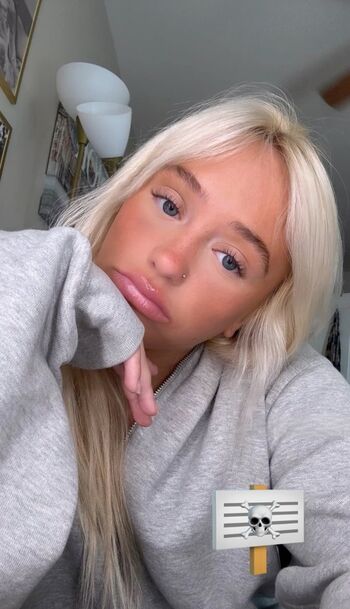 Full leaked Emilysmithh private photo