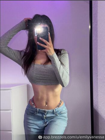 Full leaked Emilyvanessa private photo