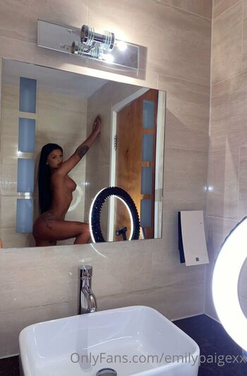 Full leaked Emilywakelingx page private photo