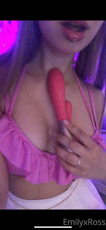 Full leaked Emilyxross private photo
