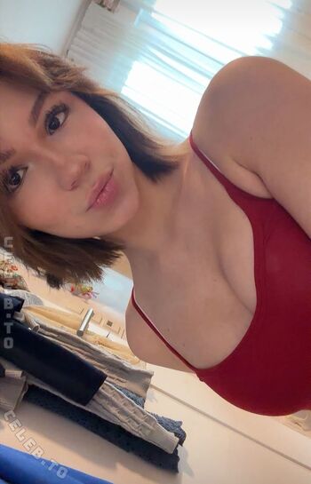 Full leaked Emilyynl private onlyfans photo