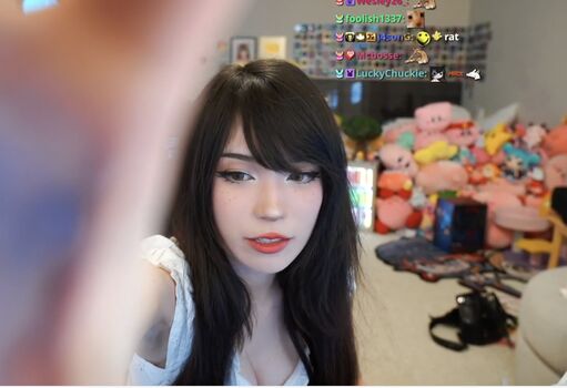 Full leaked Emiru  page private onlyfans photo