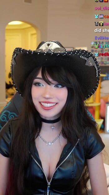 Full leaked Emiru  page private onlyfans photo