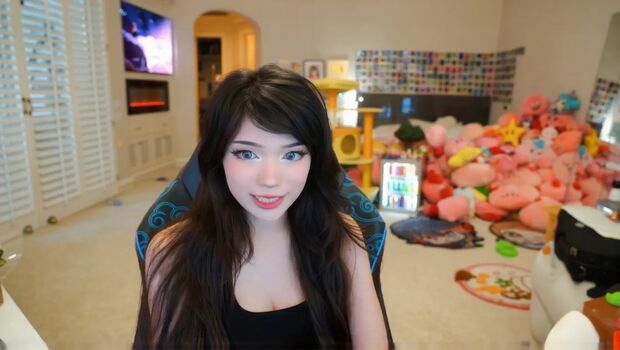 Full leaked Emiru  page private onlyfans photo