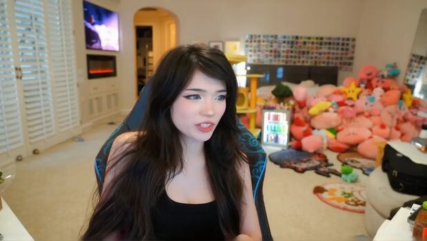 Full leaked Emiru  page private onlyfans photo