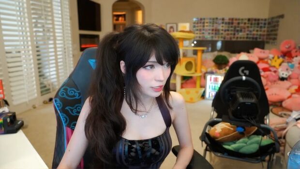 Full leaked Emiru  page private onlyfans photo