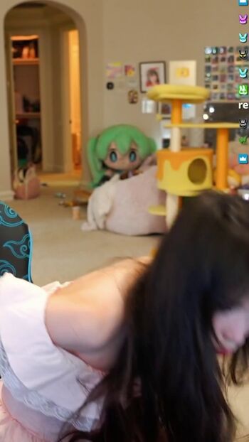 Full leaked Emiru  page private onlyfans photo