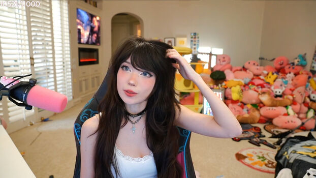 Full leaked Emiru  page private onlyfans photo