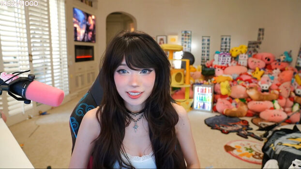 Full leaked Emiru  page private onlyfans photo