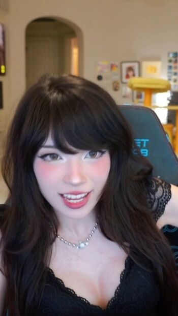 Full leaked Emiru  page private onlyfans photo