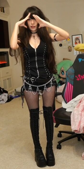 Full leaked Emiru  page private onlyfans photo