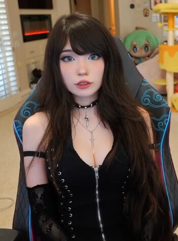 Full leaked Emiru  page private onlyfans photo