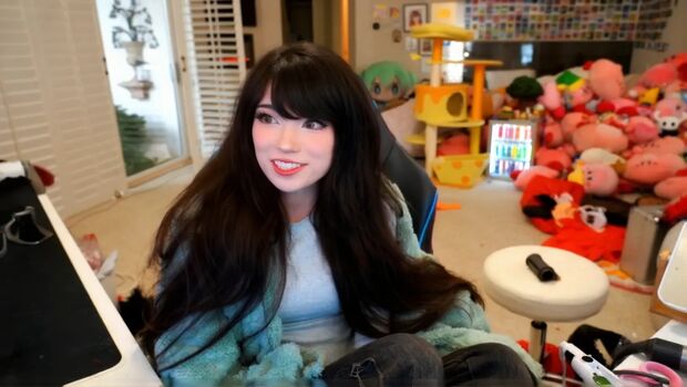 Full leaked Emiru  page private onlyfans photo