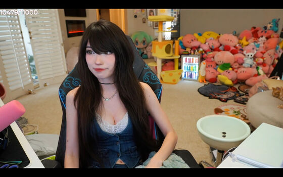 Full leaked Emiru  page private onlyfans photo