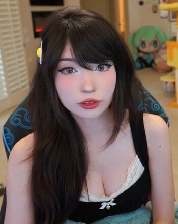 Full leaked Emiru  page private onlyfans photo