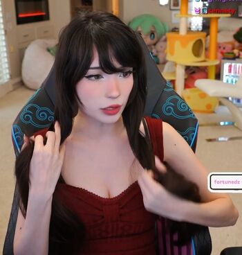 Full leaked Emiru  page private onlyfans photo