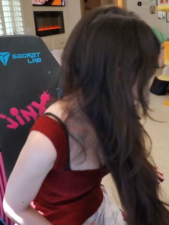 Full leaked Emiru  page private onlyfans photo