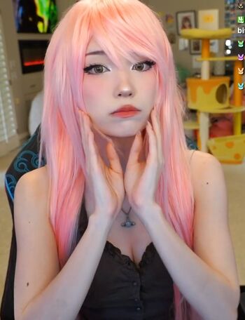 Full leaked Emiru  page private onlyfans photo