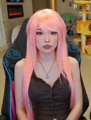 Full leaked Emiru  page private onlyfans photo