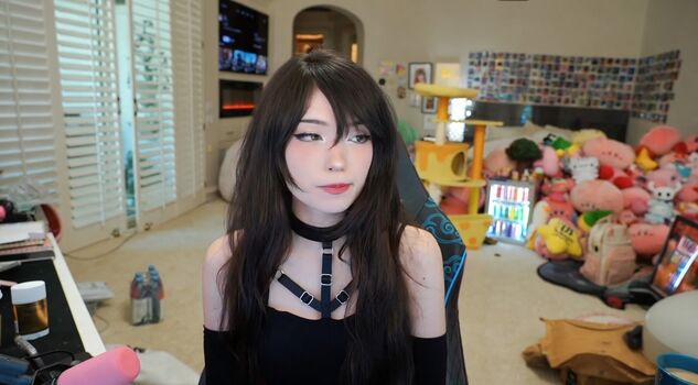 Full leaked Emiru  page private onlyfans photo