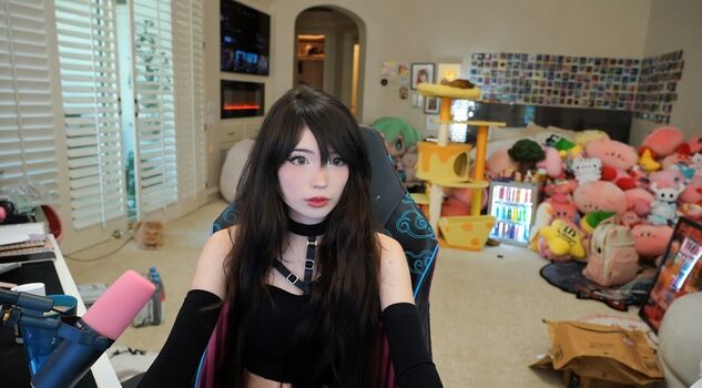 Full leaked Emiru  page private onlyfans photo