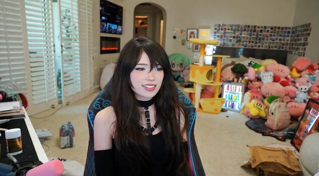 Full leaked Emiru  page private onlyfans photo