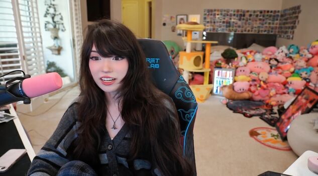 Full leaked Emiru  page private onlyfans photo