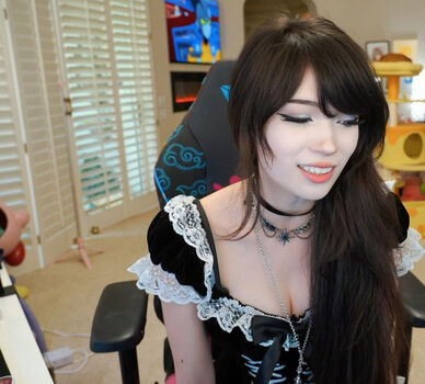 Full leaked Emiru page private photo